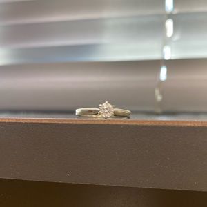 Zales 14k Yellow Gold Solitaire 6 prong 0.25 Carat Diamond Ring - Size 6.5